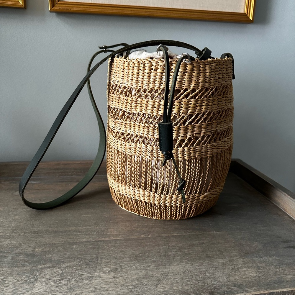 Muun Straw Shoulder Bag with Leather Strap